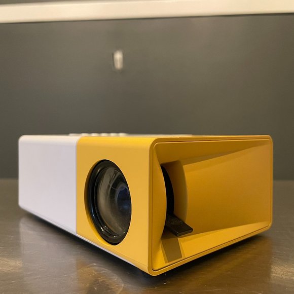 PVO Mini projector w/ HDMI, USB interfaces w/controller - Picture 2 of 6